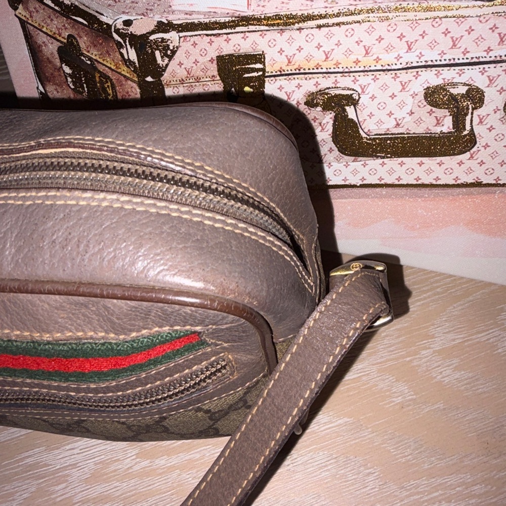 Gucci Vintage Brown and Tan Signature Logo Crossbody Bag EUC with Minor Interior - Picture 10 of 16
